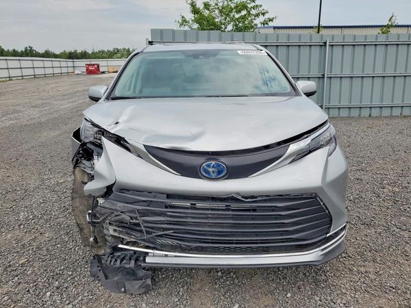 2024 TOYOTA SIENNA