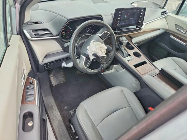 2024 TOYOTA SIENNA