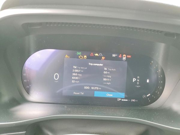 2025 VOLVO XC40 Core