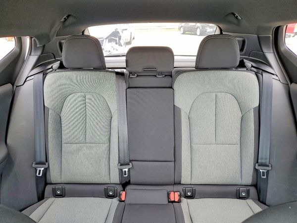 2025 VOLVO XC40 Core