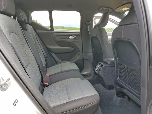 2025 VOLVO XC40 Core