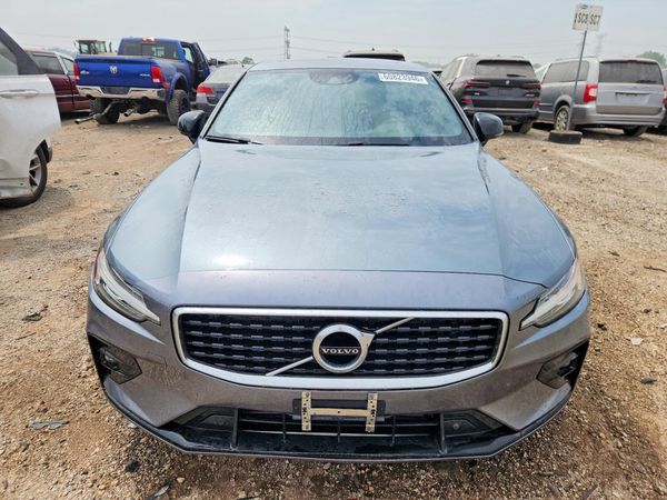 2019 VOLVO S60 R-Design