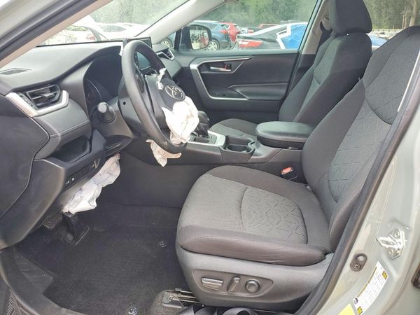 2020 TOYOTA RAV4 XLE — DENT