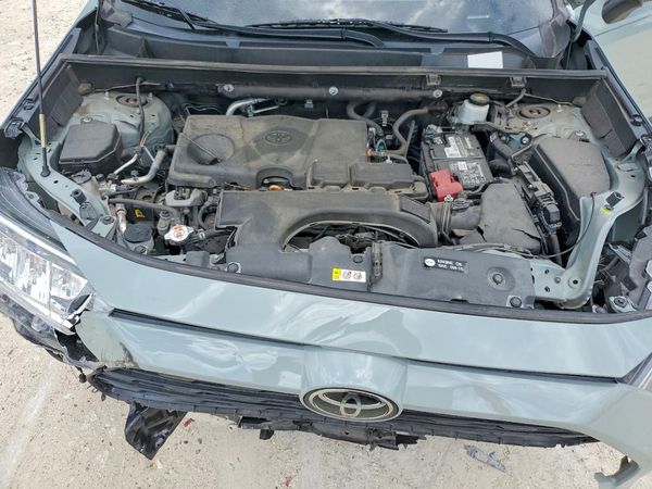 2020 TOYOTA RAV4 XLE — Engine bay