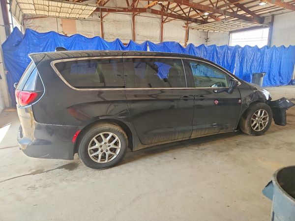 2020 CHRYSLER VOYAGER LX