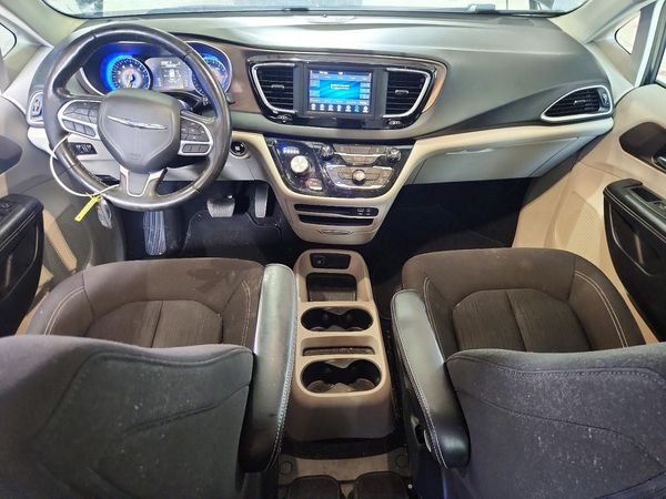 2020 CHRYSLER VOYAGER LX