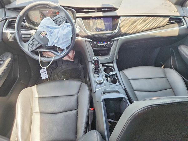 2025 CADILLAC XT6