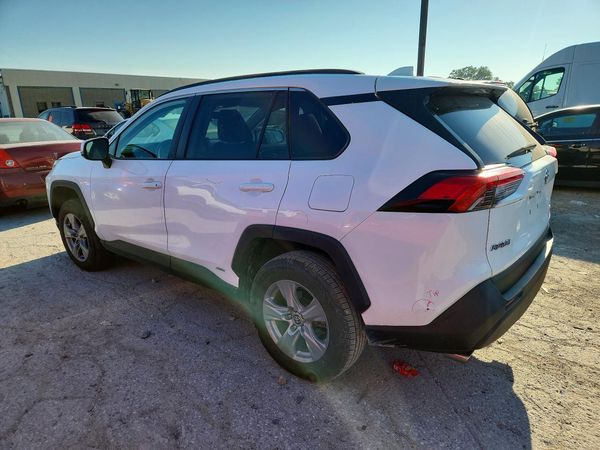 2022 TOYOTA RAV4 XLE