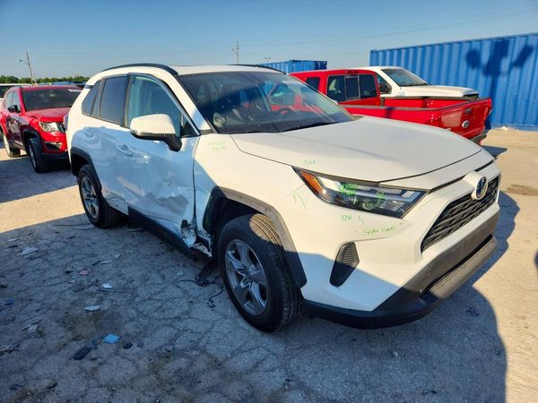 2022 TOYOTA RAV4 XLE