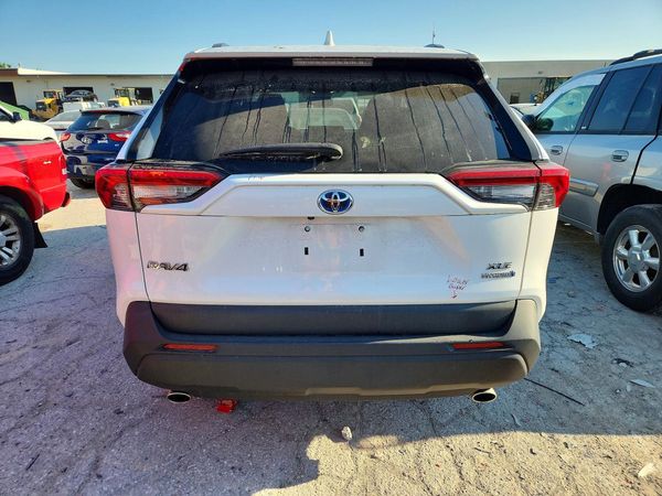 2022 TOYOTA RAV4 XLE