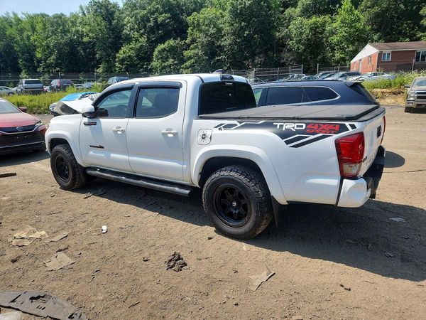 2017 TOYOTA TACOMA