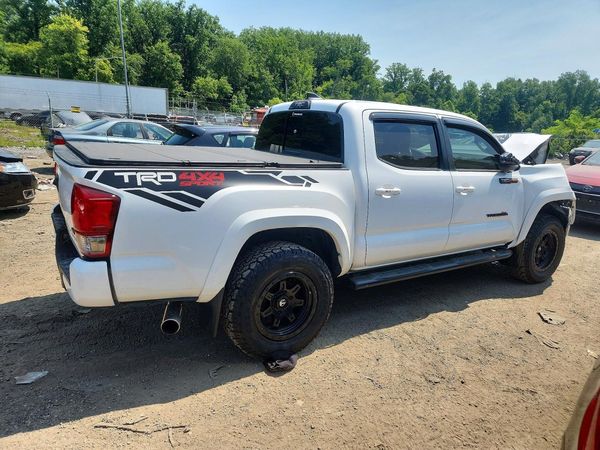 2017 TOYOTA TACOMA