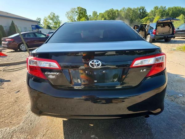 2014 TOYOTA CAMRY