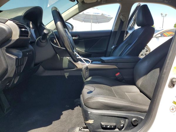 2016 LEXUS IS 200t