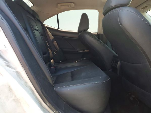 2016 LEXUS IS 200t