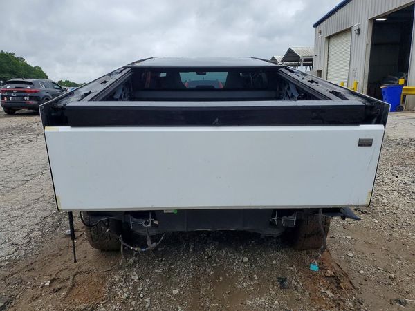 2024 TESLA CYBERTRUCK