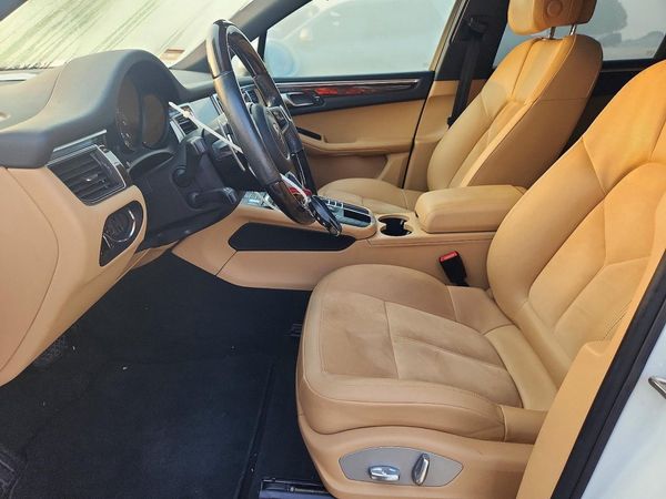 2017 PORSCHE MACAN
