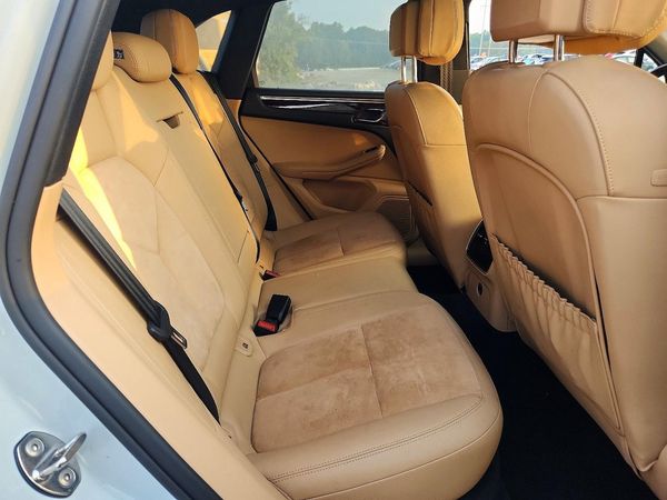 2017 PORSCHE MACAN