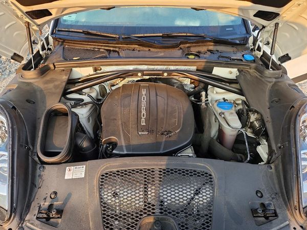 2017 PORSCHE MACAN