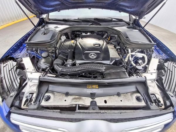 2018 MERCEDES-BENZ GLC GLC 300-4M — Engine bay