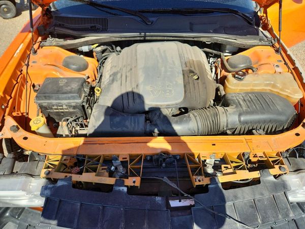 2014 DODGE CHALLENGER R/T — Engine bay