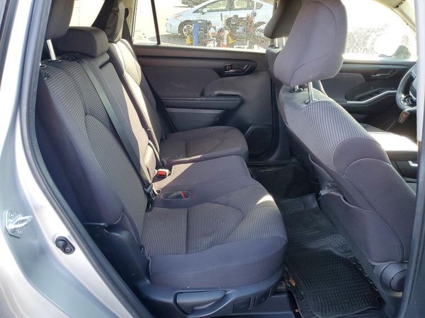 2021 TOYOTA HIGHLANDER LE