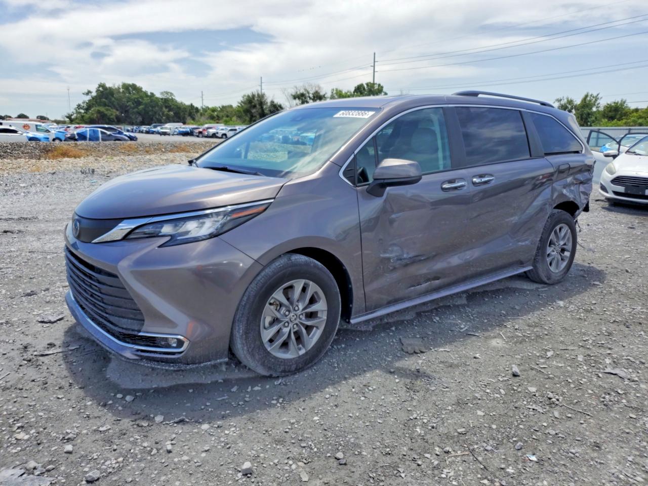 2023 TOYOTA SIENNA XLE