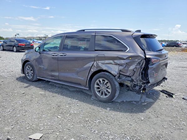 2023 TOYOTA SIENNA XLE