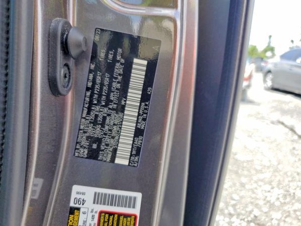 2023 TOYOTA SIENNA XLE