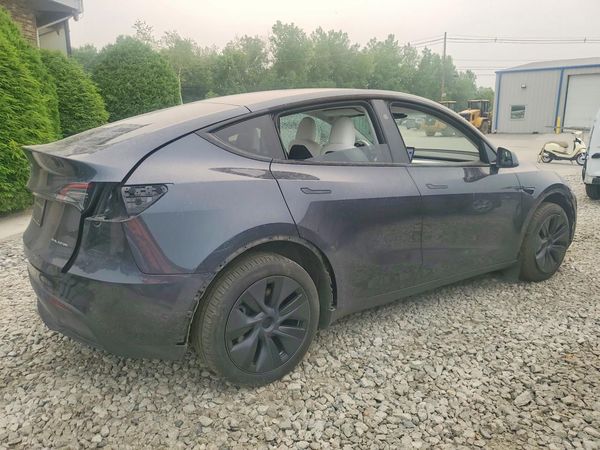 2025 TESLA MODEL Y
