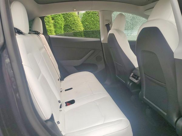 2025 TESLA MODEL Y
