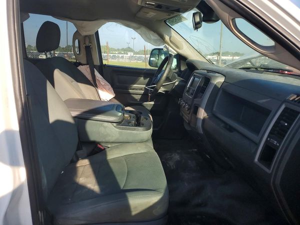 2016 RAM 1500 ST