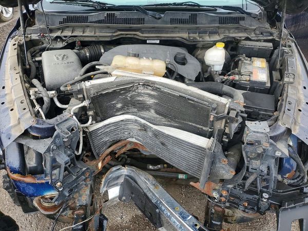 2015 RAM 1500 SLT — Engine bay