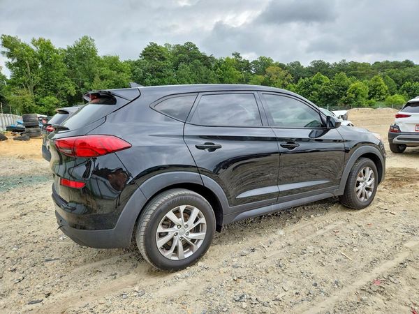 2021 HYUNDAI TUCSON SE