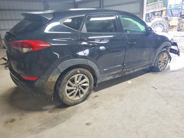 2017 HYUNDAI TUCSON SE (no options)