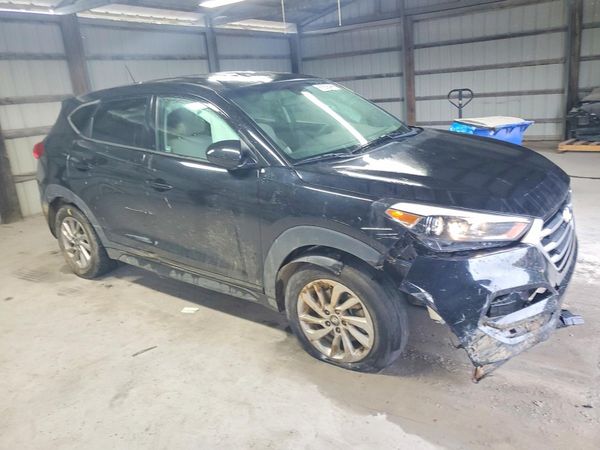 2017 HYUNDAI TUCSON SE (no options)