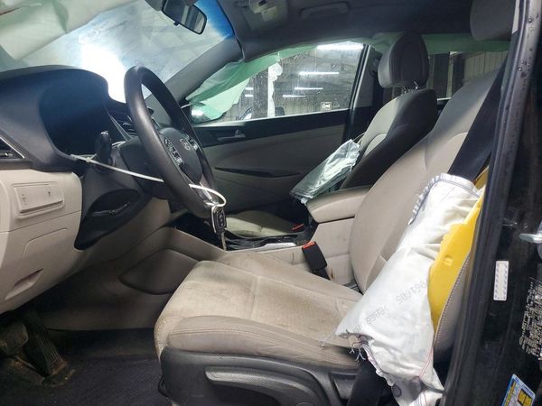 2017 HYUNDAI TUCSON SE (no options)