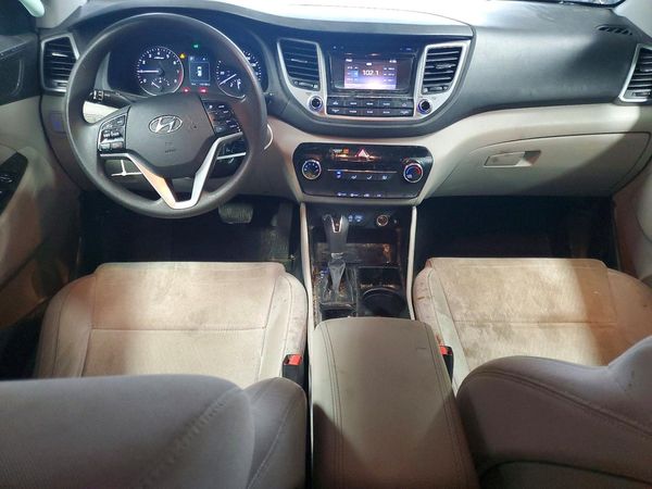 2017 HYUNDAI TUCSON SE (no options)