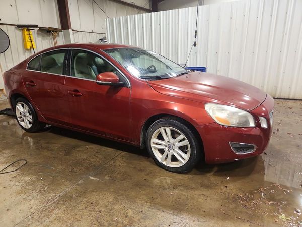 2013 VOLVO S60