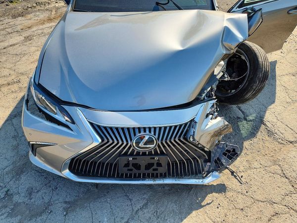 2020 LEXUS ES