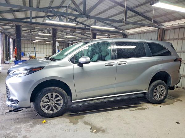 2024 TOYOTA SIENNA