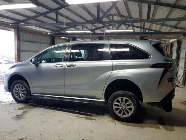 2024 TOYOTA SIENNA