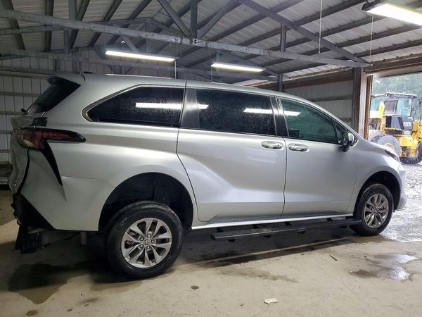 2024 TOYOTA SIENNA