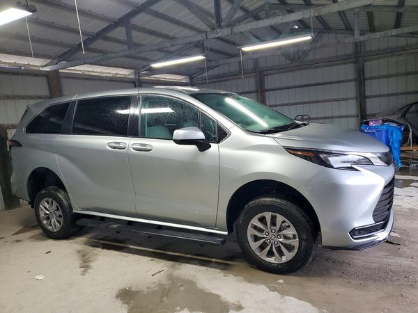 2024 TOYOTA SIENNA