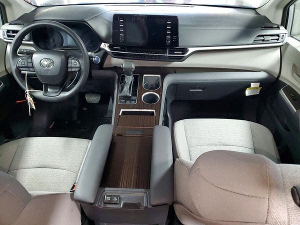 2024 TOYOTA SIENNA