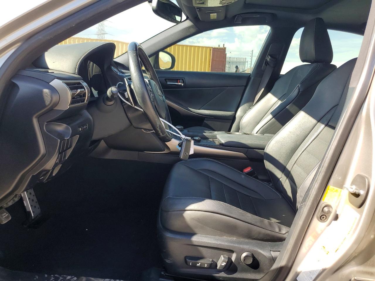 2016 LEXUS IS 200t