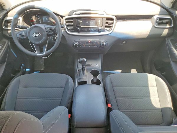 2017 KIA SORENTO L, LX