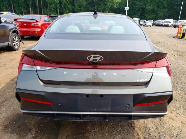 2024 HYUNDAI ELANTRA