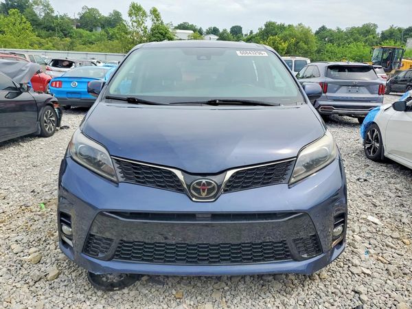 2019 TOYOTA SIENNA SE/SE Premium