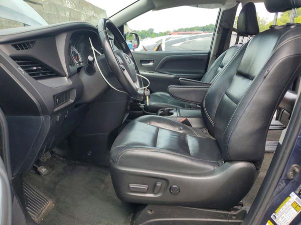 2019 TOYOTA SIENNA SE/SE Premium